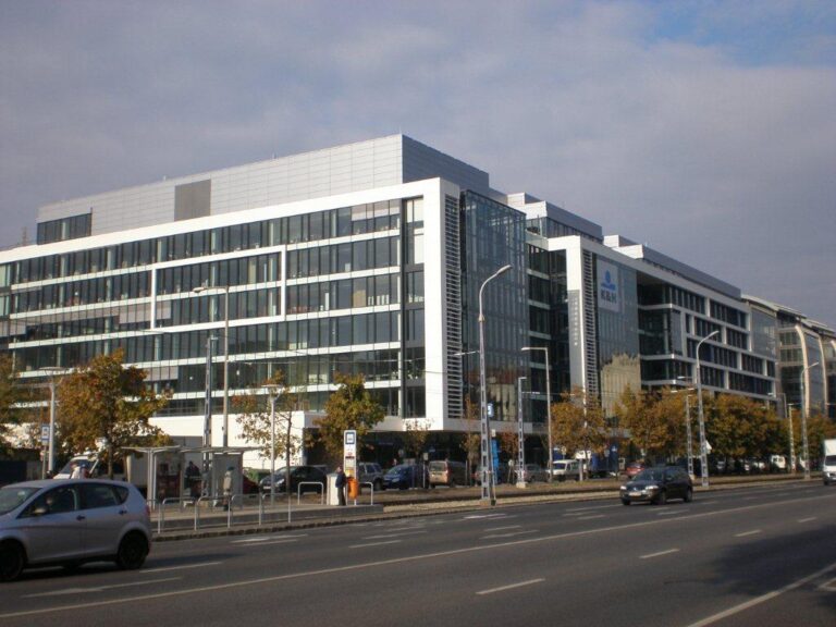 K&H Bank project fém álmennyezet