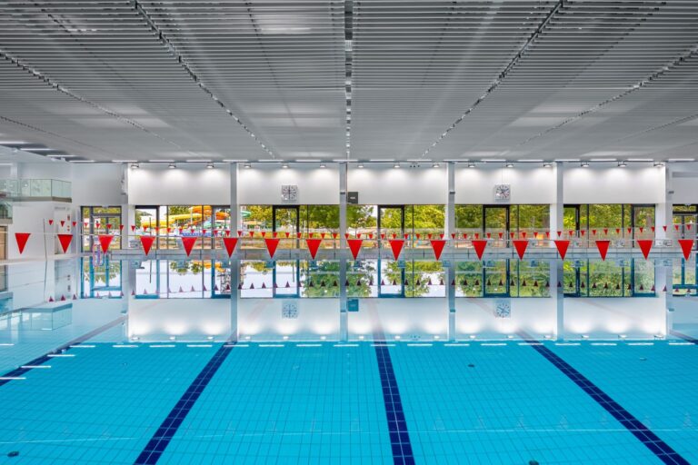 Sávos álmennyezetünk a Szekszárdi sportuszodában